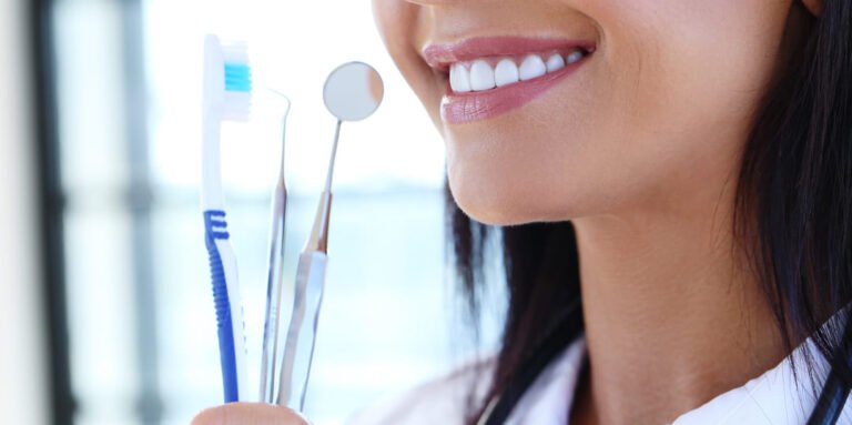 ¿Dientes amarillos? Causas, soluciones y tratamientos