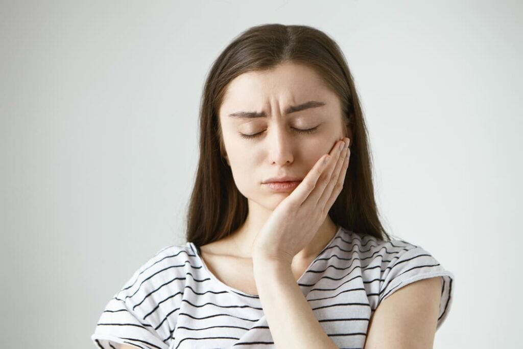 coronavirus y dolor de encías