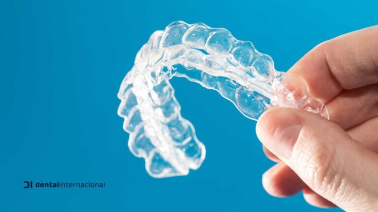 ¿Qué es y cómo funciona la ortodoncia invisible?