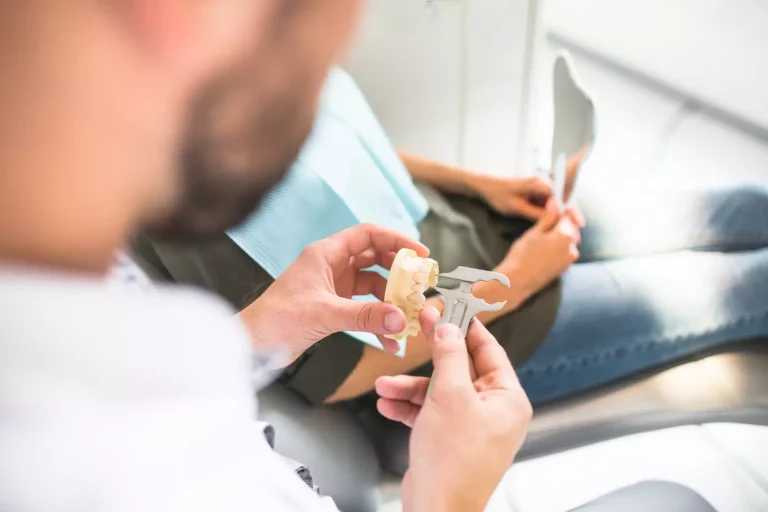 Pérdida de hueso dental: ¿Por qué ocurre y qué podemos hacer?