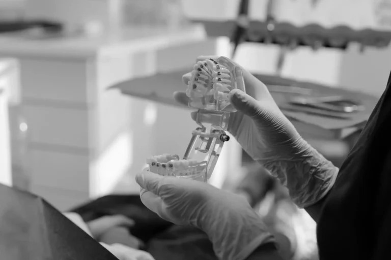 ¿Puedo ponerme ortodoncia si tengo implantes?