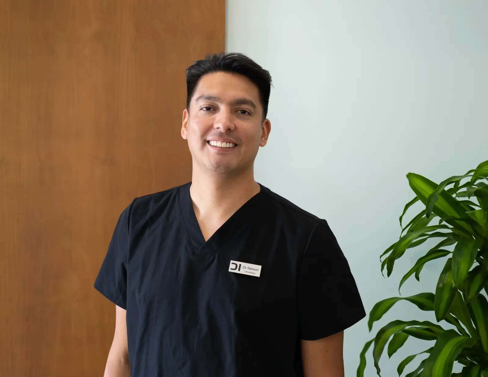 Dr. Nelson Gordillo Cortés — Especialista en implantes Tenerife