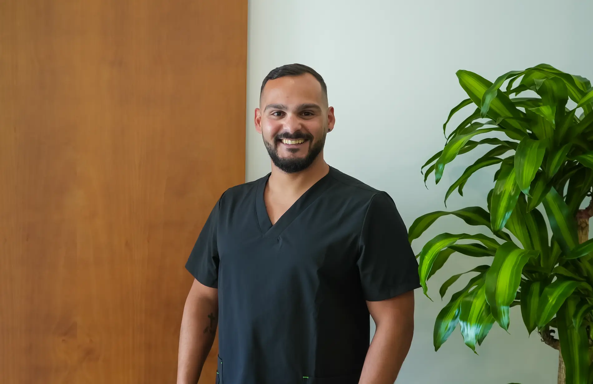 Carlos Clar — Higienista dental y auxiliar