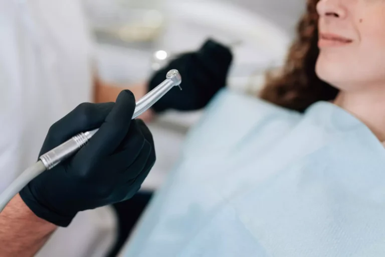 Abfracción dental: causas, síntomas y tratamiento