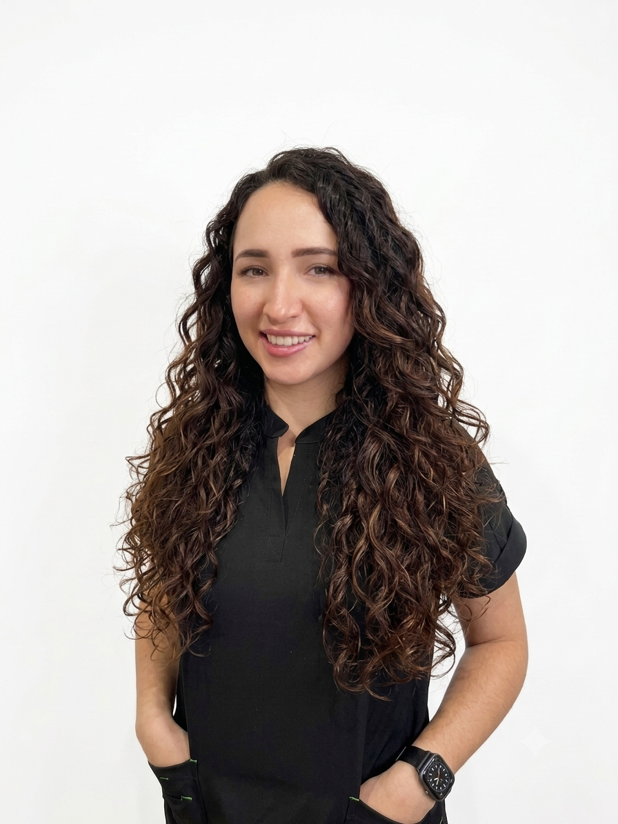 Valentina — Higienista dental en Dental Internacional Los Gigantes